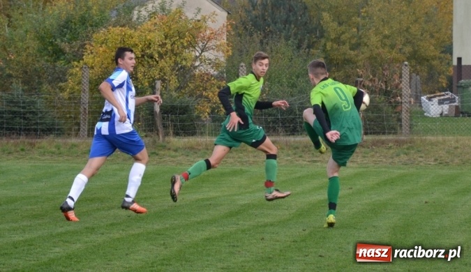 Zdjęcie w galerii na portalu naszraciborz.pl: Rozstrzygnął rzut z autu! Gam&oacute;w z kompletem punkt&oacute;w wiadomości z regionu