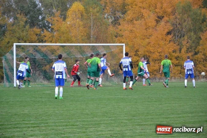 Zdjęcie w galerii na portalu naszraciborz.pl: Rozstrzygnął rzut z autu! Gam&oacute;w z kompletem punkt&oacute;w wiadomości z regionu