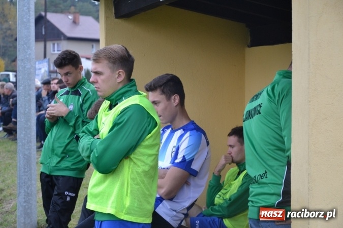 Zdjęcie w galerii na portalu naszraciborz.pl: Rozstrzygnął rzut z autu! Gam&oacute;w z kompletem punkt&oacute;w wiadomości z regionu