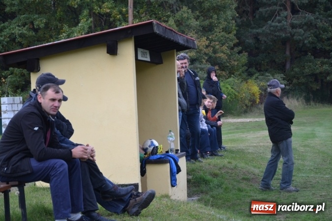 Zdjęcie w galerii na portalu naszraciborz.pl: Rozstrzygnął rzut z autu! Gam&oacute;w z kompletem punkt&oacute;w wiadomości z regionu