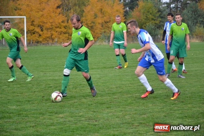 Zdjęcie w galerii na portalu naszraciborz.pl: Rozstrzygnął rzut z autu! Gam&oacute;w z kompletem punkt&oacute;w wiadomości z regionu
