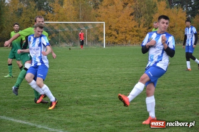 Zdjęcie w galerii na portalu naszraciborz.pl: Rozstrzygnął rzut z autu! Gam&oacute;w z kompletem punkt&oacute;w wiadomości z regionu