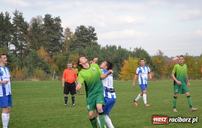 Zdjęcie w galerii na portalu naszraciborz.pl: Rozstrzygnął rzut z autu! Gam&oacute;w z kompletem punkt&oacute;w wiadomości z regionu