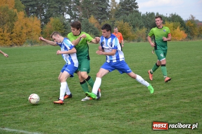 Zdjęcie w galerii na portalu naszraciborz.pl: Rozstrzygnął rzut z autu! Gam&oacute;w z kompletem punkt&oacute;w wiadomości z regionu
