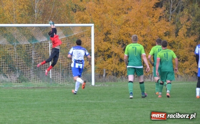 Zdjęcie w galerii na portalu naszraciborz.pl: Rozstrzygnął rzut z autu! Gam&oacute;w z kompletem punkt&oacute;w wiadomości z regionu