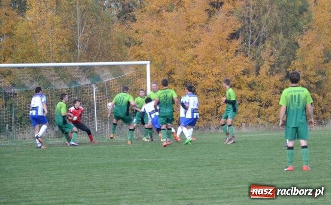 Zdjęcie w galerii na portalu naszraciborz.pl: Rozstrzygnął rzut z autu! Gam&oacute;w z kompletem punkt&oacute;w wiadomości z regionu