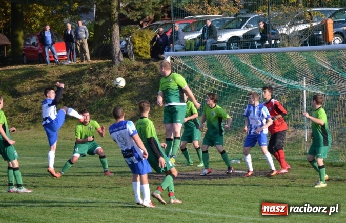 Zdjęcie w galerii na portalu naszraciborz.pl: Rozstrzygnął rzut z autu! Gam&oacute;w z kompletem punkt&oacute;w wiadomości z regionu