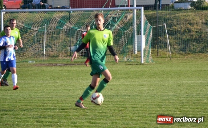 Zdjęcie w galerii na portalu naszraciborz.pl: Rozstrzygnął rzut z autu! Gam&oacute;w z kompletem punkt&oacute;w wiadomości z regionu