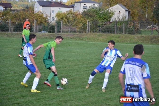 Zdjęcie w galerii na portalu naszraciborz.pl: Rozstrzygnął rzut z autu! Gam&oacute;w z kompletem punkt&oacute;w wiadomości z regionu