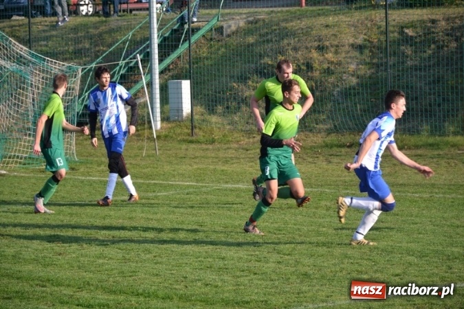 Zdjęcie w galerii na portalu naszraciborz.pl: Rozstrzygnął rzut z autu! Gam&oacute;w z kompletem punkt&oacute;w wiadomości z regionu