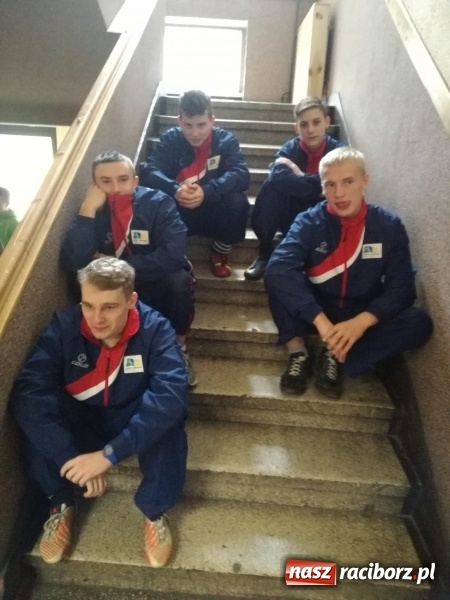 Zdjęcie w galerii na portalu naszraciborz.pl: Wychowankowie Młodzieżowego Ośrodka Wychowawczego na fali wiadomości z regionu