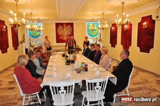 Zdjęcie w galerii na portalu naszraciborz.pl: Spotkania przedstawicieli samorządu Gminy Kuźnia Raciborska z nauczycielami wiadomości z regionu