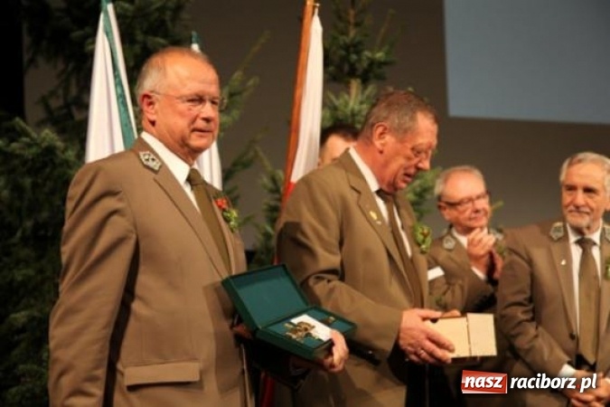 Zdjęcie w galerii na portalu naszraciborz.pl: Diamentowy Kordelas dla dr inż. Kazimierza Szabli, wieloletniego nadleśniczego z Rud wiadomości z regionu