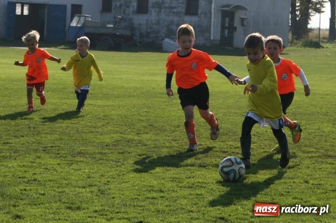 Zdjęcie w galerii na portalu naszraciborz.pl: Żaki Rafako i Tworkowa wystąpiły na turnieju piłkarskim w czeskich Šilheřovicach wiadomości z regionu
