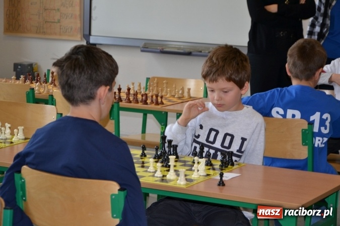 Zdjęcie w galerii na portalu naszraciborz.pl: SP4 górą na zawodach szachowych w Tworkowie  wiadomości z regionu