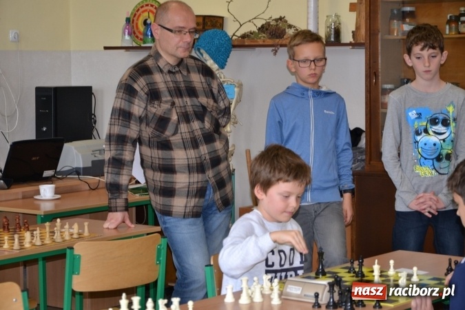 Zdjęcie w galerii na portalu naszraciborz.pl: SP4 górą na zawodach szachowych w Tworkowie  wiadomości z regionu