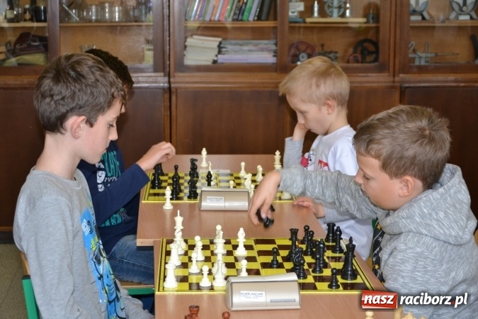 Zdjęcie w galerii na portalu naszraciborz.pl: SP4 górą na zawodach szachowych w Tworkowie  wiadomości z regionu