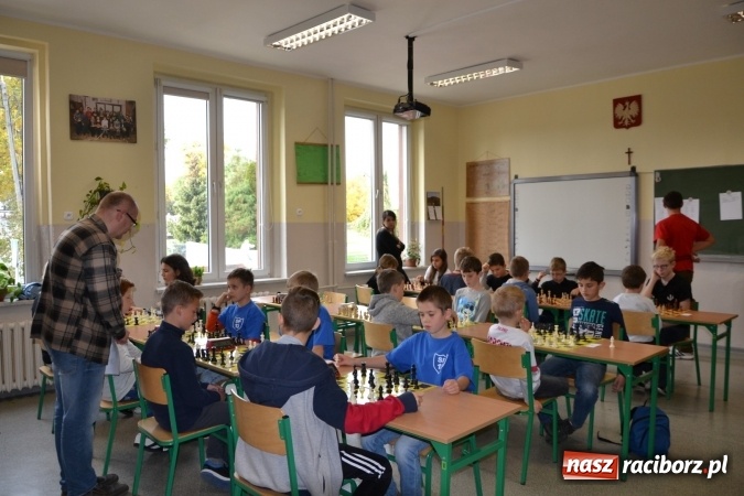 Zdjęcie w galerii na portalu naszraciborz.pl: SP4 górą na zawodach szachowych w Tworkowie  wiadomości z regionu