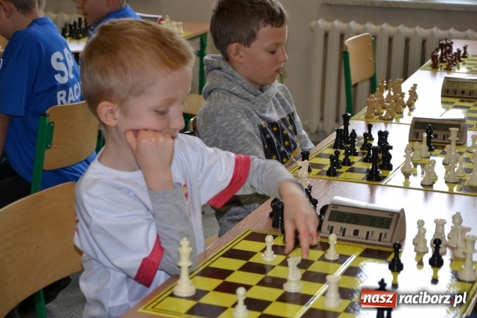 Zdjęcie w galerii na portalu naszraciborz.pl: SP4 górą na zawodach szachowych w Tworkowie  wiadomości z regionu