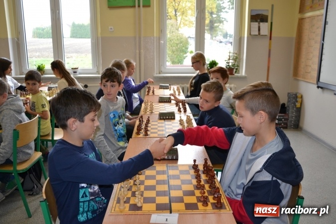Zdjęcie w galerii na portalu naszraciborz.pl: SP4 górą na zawodach szachowych w Tworkowie  wiadomości z regionu