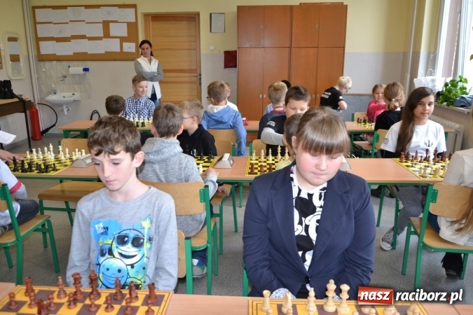 Zdjęcie w galerii na portalu naszraciborz.pl: SP4 górą na zawodach szachowych w Tworkowie  wiadomości z regionu