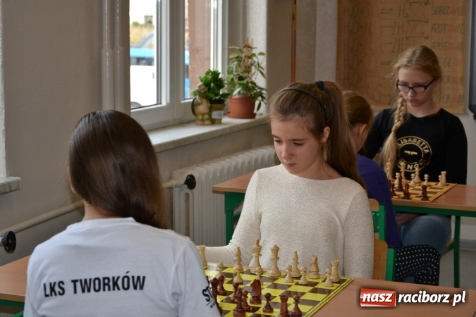 Zdjęcie w galerii na portalu naszraciborz.pl: SP4 górą na zawodach szachowych w Tworkowie  wiadomości z regionu
