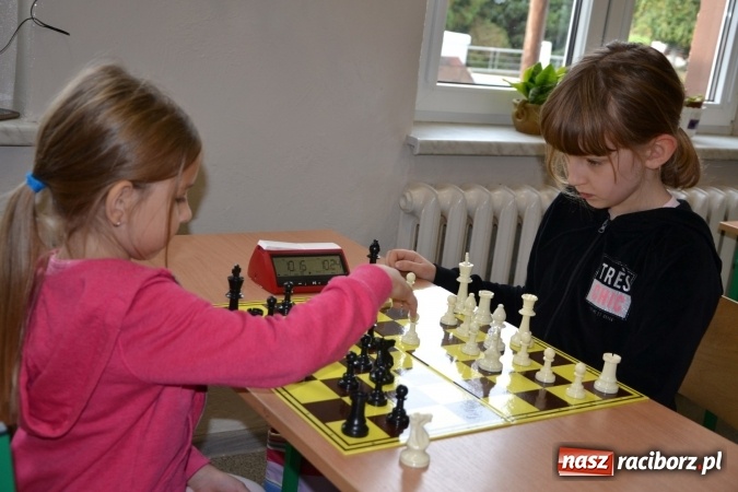 Zdjęcie w galerii na portalu naszraciborz.pl: SP4 górą na zawodach szachowych w Tworkowie  wiadomości z regionu