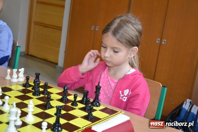 Zdjęcie w galerii na portalu naszraciborz.pl: SP4 górą na zawodach szachowych w Tworkowie  wiadomości z regionu