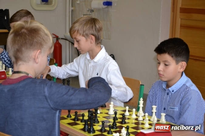 Zdjęcie w galerii na portalu naszraciborz.pl: SP4 górą na zawodach szachowych w Tworkowie  wiadomości z regionu