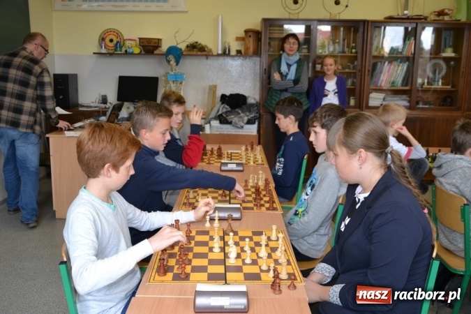 Zdjęcie w galerii na portalu naszraciborz.pl: SP4 górą na zawodach szachowych w Tworkowie  wiadomości z regionu
