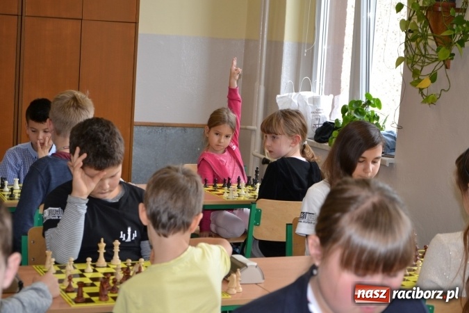 Zdjęcie w galerii na portalu naszraciborz.pl: SP4 górą na zawodach szachowych w Tworkowie  wiadomości z regionu