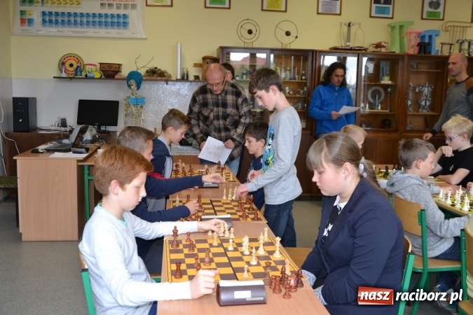 Zdjęcie w galerii na portalu naszraciborz.pl: SP4 górą na zawodach szachowych w Tworkowie  wiadomości z regionu