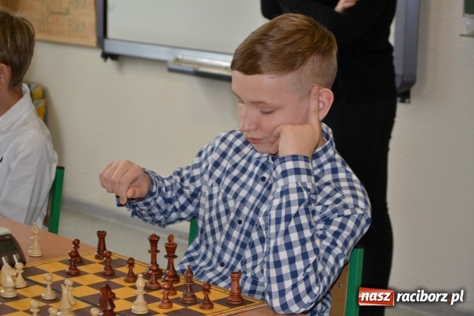 Zdjęcie w galerii na portalu naszraciborz.pl: SP4 górą na zawodach szachowych w Tworkowie  wiadomości z regionu