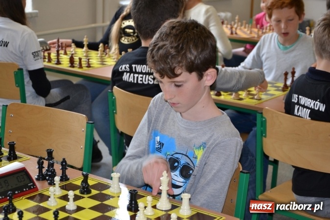 Zdjęcie w galerii na portalu naszraciborz.pl: SP4 górą na zawodach szachowych w Tworkowie  wiadomości z regionu