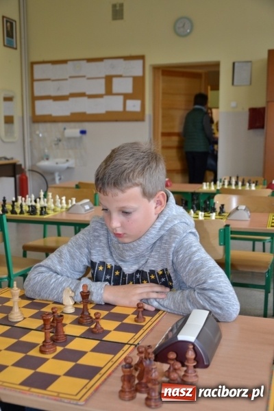 Zdjęcie w galerii na portalu naszraciborz.pl: SP4 górą na zawodach szachowych w Tworkowie  wiadomości z regionu