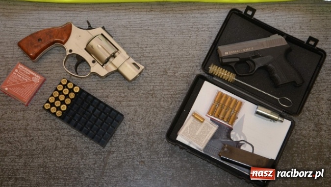 Zdjęcie w galerii na portalu naszraciborz.pl: Marihuana, metamfetamina, tabletki ekstazy i dwie sztuki broni palnej znalezione u kierowcy BMW wiadomości z regionu