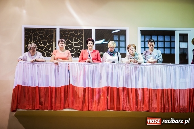 Zdjęcie w galerii na portalu naszraciborz.pl: Ślubowanie klas mundurowych w ZSOMS wiadomości z regionu