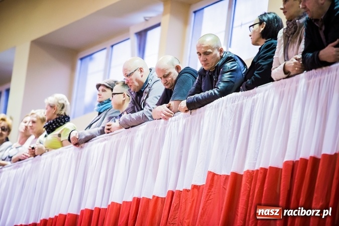 Zdjęcie w galerii na portalu naszraciborz.pl: Ślubowanie klas mundurowych w ZSOMS wiadomości z regionu