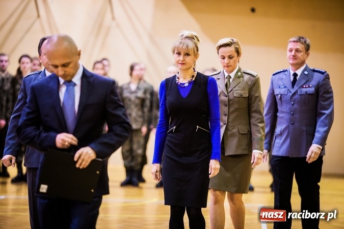 Zdjęcie w galerii na portalu naszraciborz.pl: Ślubowanie klas mundurowych w ZSOMS wiadomości z regionu