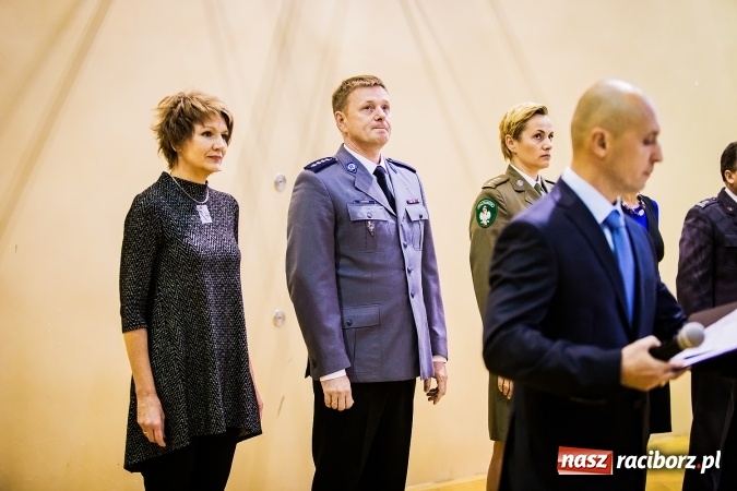 Zdjęcie w galerii na portalu naszraciborz.pl: Ślubowanie klas mundurowych w ZSOMS wiadomości z regionu