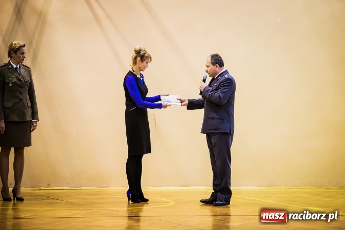 Zdjęcie w galerii na portalu naszraciborz.pl: Ślubowanie klas mundurowych w ZSOMS wiadomości z regionu