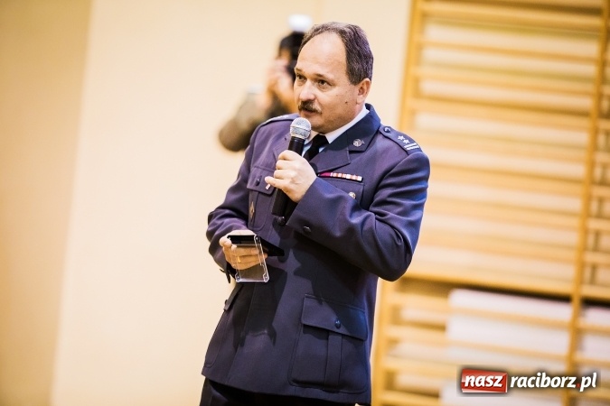 Zdjęcie w galerii na portalu naszraciborz.pl: Ślubowanie klas mundurowych w ZSOMS wiadomości z regionu