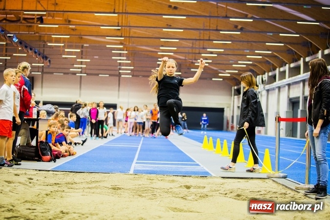 Zdjęcie w galerii na portalu naszraciborz.pl: Halowe Mistrzostwa Raciborza i Powiatu Raciborskiego w Lekkiej Atletyce wiadomości z regionu