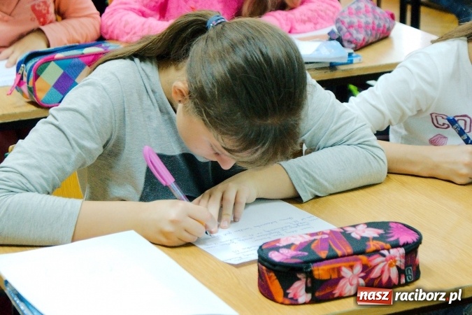 Zdjęcie w galerii na portalu naszraciborz.pl: Dzieci z SP 13 napisały petycję do premier Beaty Szydło wiadomości z regionu