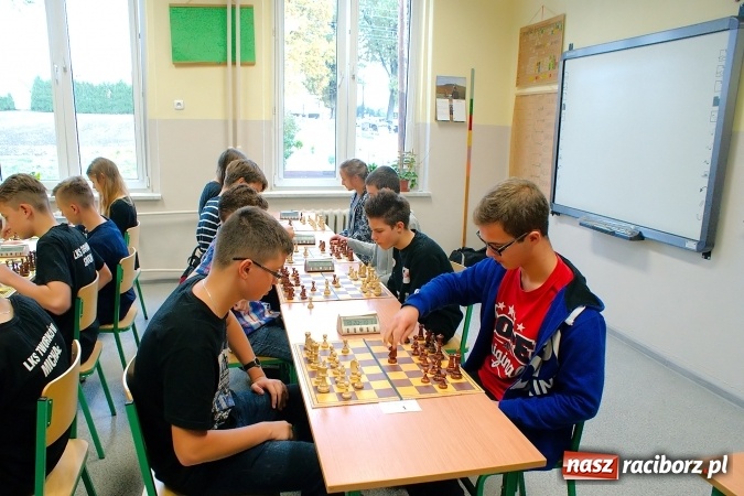 Zdjęcie w galerii na portalu naszraciborz.pl: Finał rejonowy w szachach drużynowych w Tworkowie. Raciborskie G1 zwycięskie wiadomości z regionu