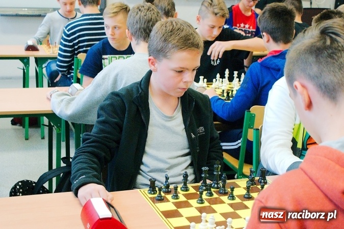 Zdjęcie w galerii na portalu naszraciborz.pl: Finał rejonowy w szachach drużynowych w Tworkowie. Raciborskie G1 zwycięskie wiadomości z regionu