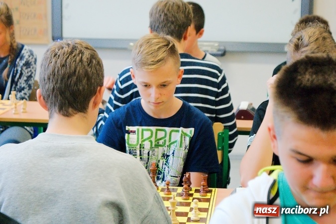 Zdjęcie w galerii na portalu naszraciborz.pl: Finał rejonowy w szachach drużynowych w Tworkowie. Raciborskie G1 zwycięskie wiadomości z regionu