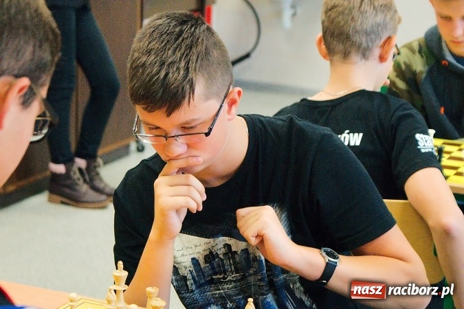 Zdjęcie w galerii na portalu naszraciborz.pl: Finał rejonowy w szachach drużynowych w Tworkowie. Raciborskie G1 zwycięskie wiadomości z regionu