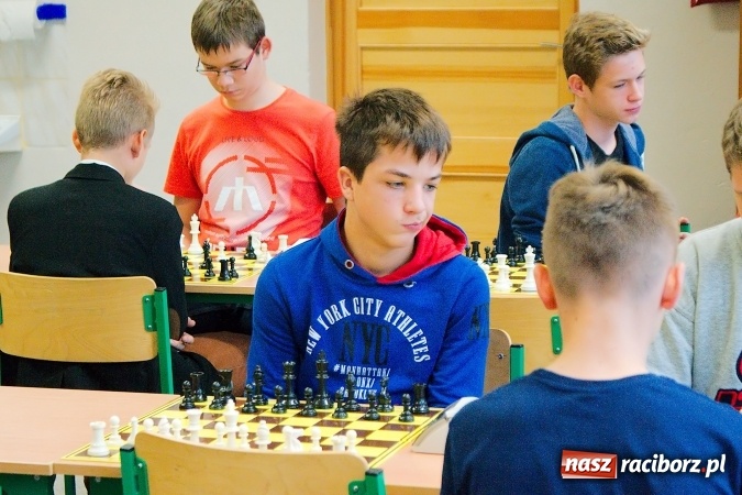Zdjęcie w galerii na portalu naszraciborz.pl: Finał rejonowy w szachach drużynowych w Tworkowie. Raciborskie G1 zwycięskie wiadomości z regionu