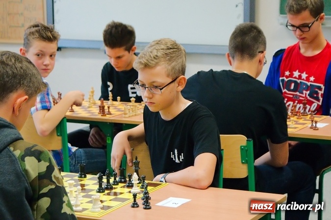 Zdjęcie w galerii na portalu naszraciborz.pl: Finał rejonowy w szachach drużynowych w Tworkowie. Raciborskie G1 zwycięskie wiadomości z regionu